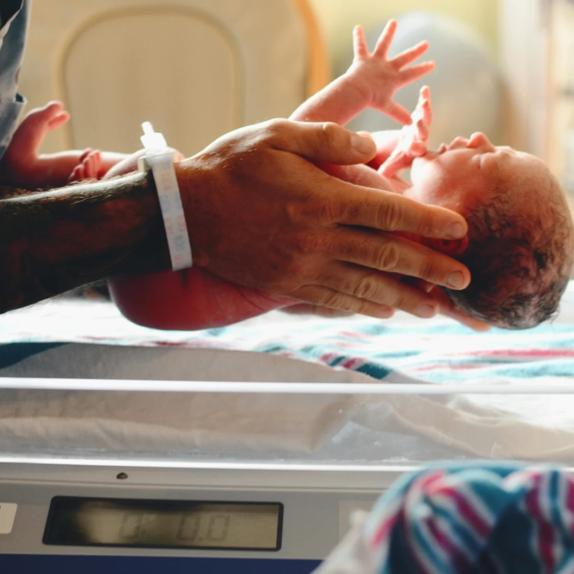 Krijg je een te grote baby als je in je zwangerschap te ongezond eet? Gynaecoloog Joost Akkermans geeft antwoord