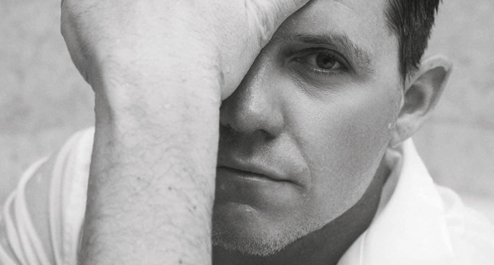 Kees Tol noemt z'n vriend zijn 'tegenpool', maar: 'Mijn moeder zette hem meteen tussen de familiefoto's'