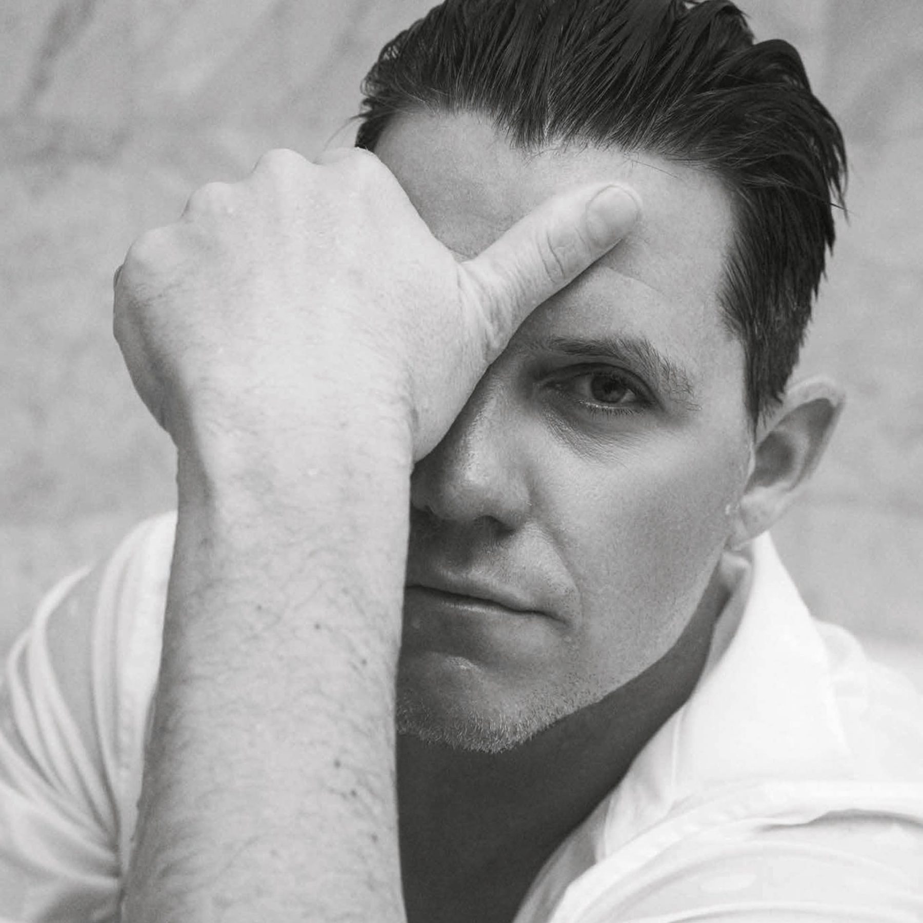 Kees Tol noemt z'n vriend zijn 'tegenpool', maar: 'Mijn moeder zette hem meteen tussen de familiefoto's'