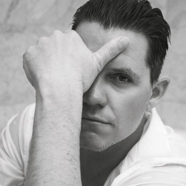 Kees Tol noemt z'n vriend zijn 'tegenpool', maar: 'Mijn moeder zette hem meteen tussen de familiefoto's'