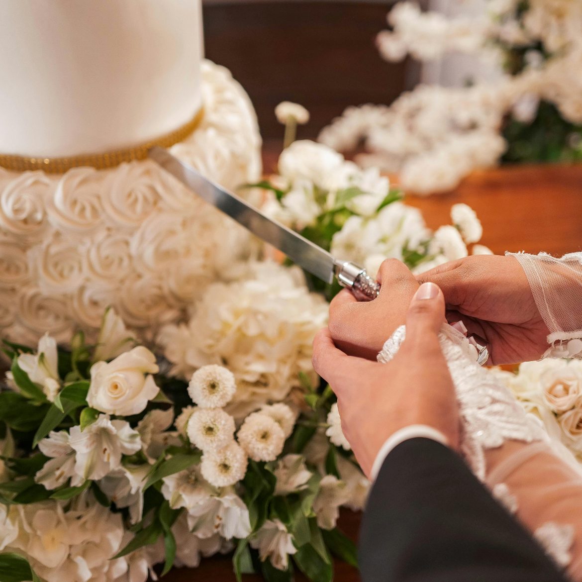 Ja, je wil: bij deze supermarkt kun je tijdelijk een heuse bruidstaart voor maar 25 (!) euro bestellen