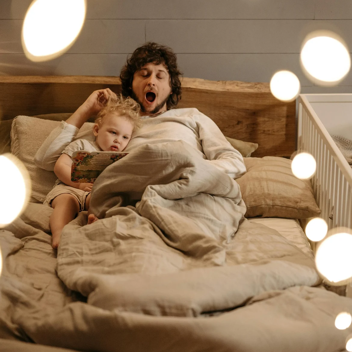 slaapgebrek vader jong kind moe