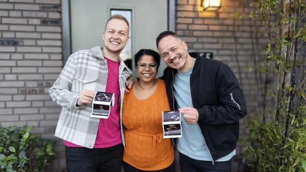 Rutger en zijn vriend krijgen kind via draagmoeder: 'Als het gaat zoals we hopen, dan bevalt ze bij ons thuis in bad'