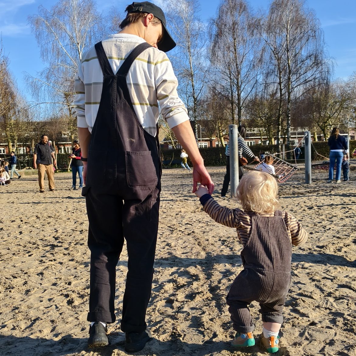'Het is gewoon mijn kind': Pelle (30) is geen biologische ouder, maar wel volledig 'baba'