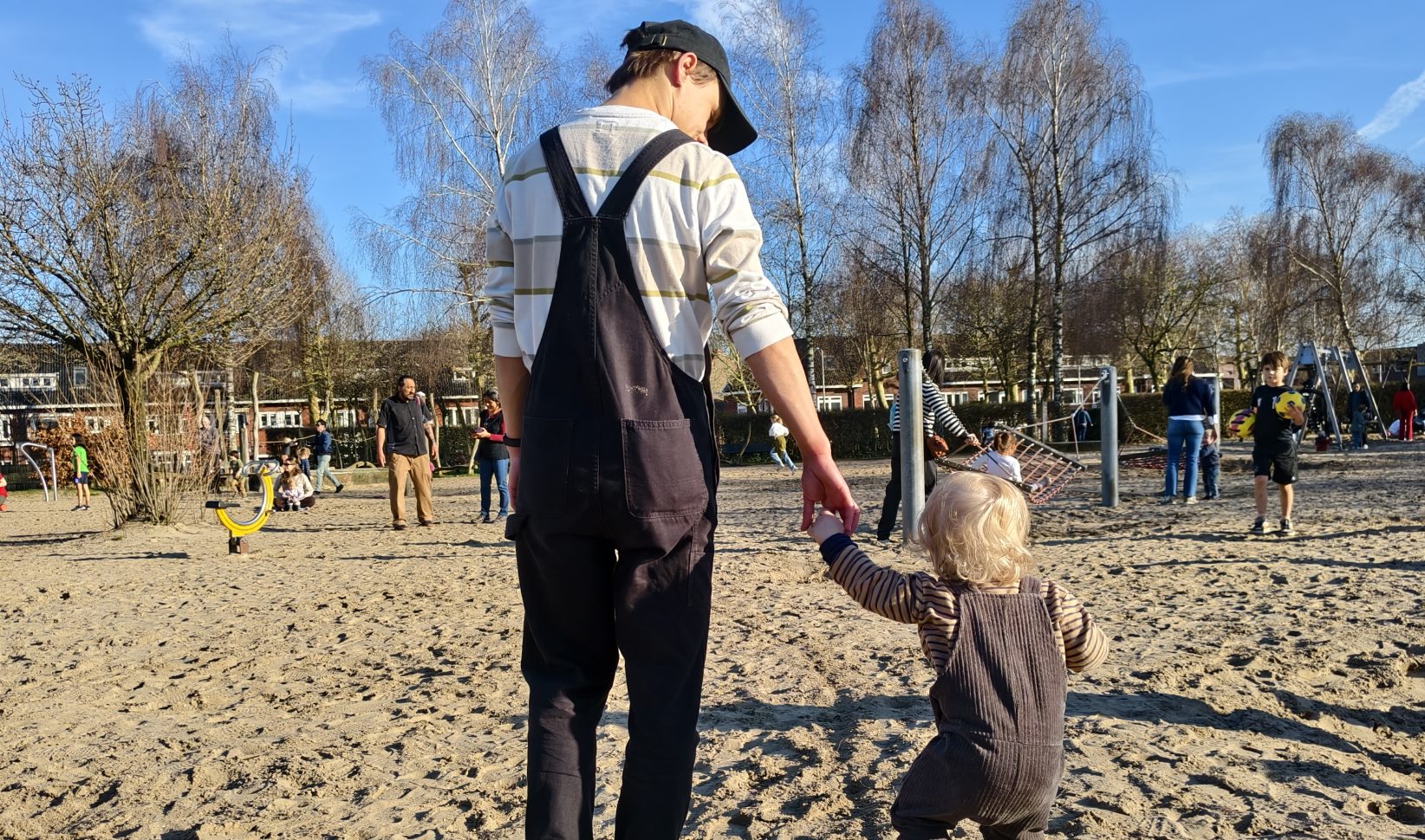 'Het is gewoon mijn kind': Pelle (30) is geen biologische ouder, maar wel volledig 'baba'