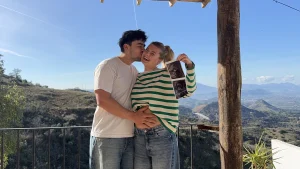 Thumbnail voor 'B&B Vol Liefde'-Daní nu 28 weken zwanger: ‘We gaan haar drietalig opvoeden’