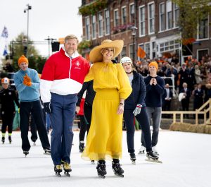 Koninklijke familie viert Koningsdag in Dokkum (pool)