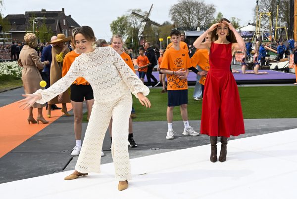 Koninklijke familie viert Koningsdag in Dokkum (pool)