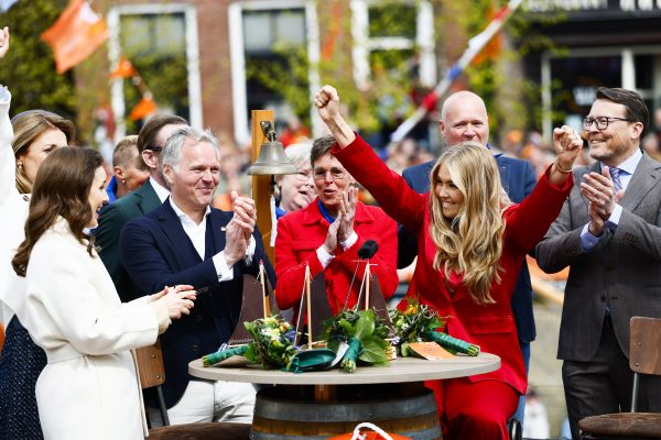 Koninklijke familie viert Koningsdag in Dokkum (pool)