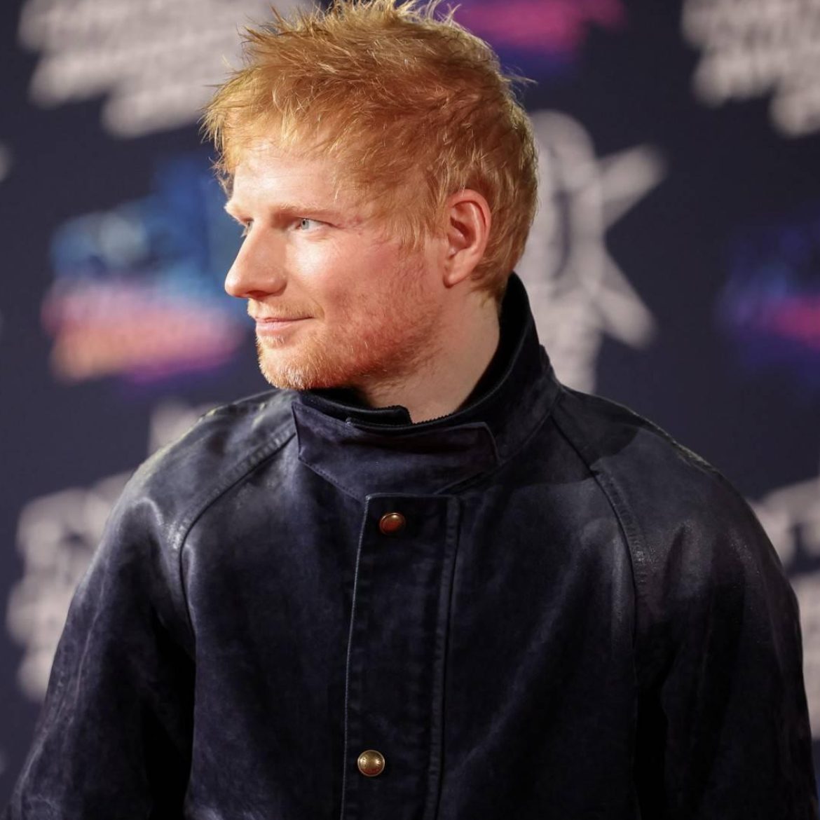 Ed Sheeran deelt foto van afgeschoren haar: 'Ik denk erover om het zo te houden'