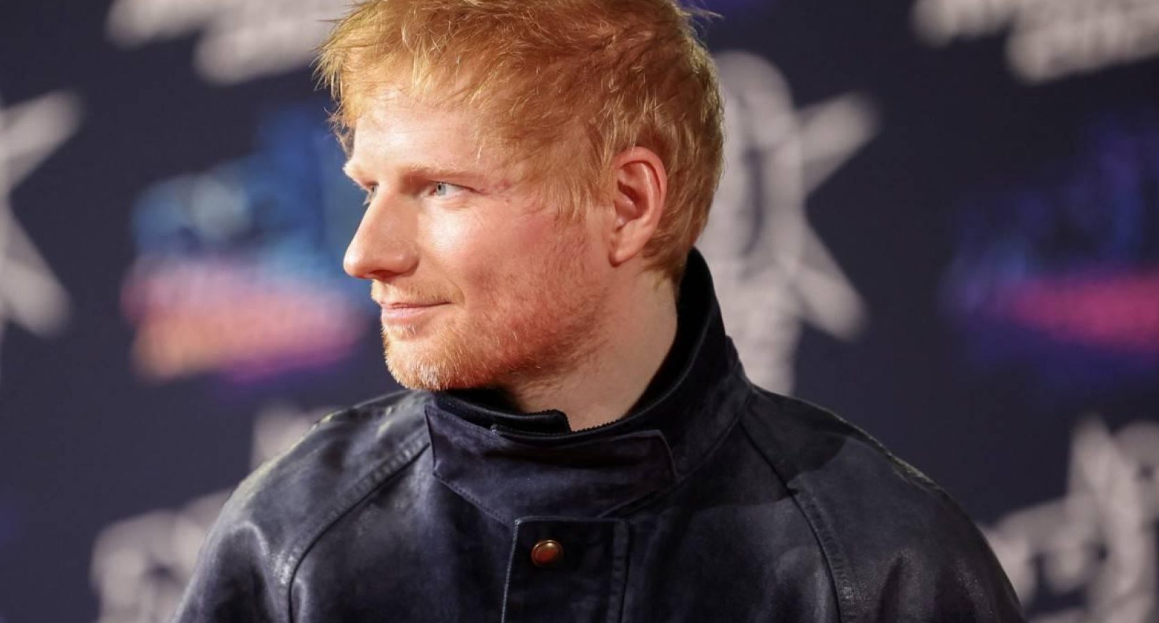 Ed Sheeran deelt foto van afgeschoren haar: 'Ik denk erover om het zo te houden'