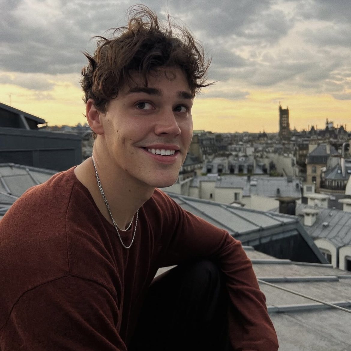 Moeder van influencer op non-actief na imiteren seksscène met haar zoon