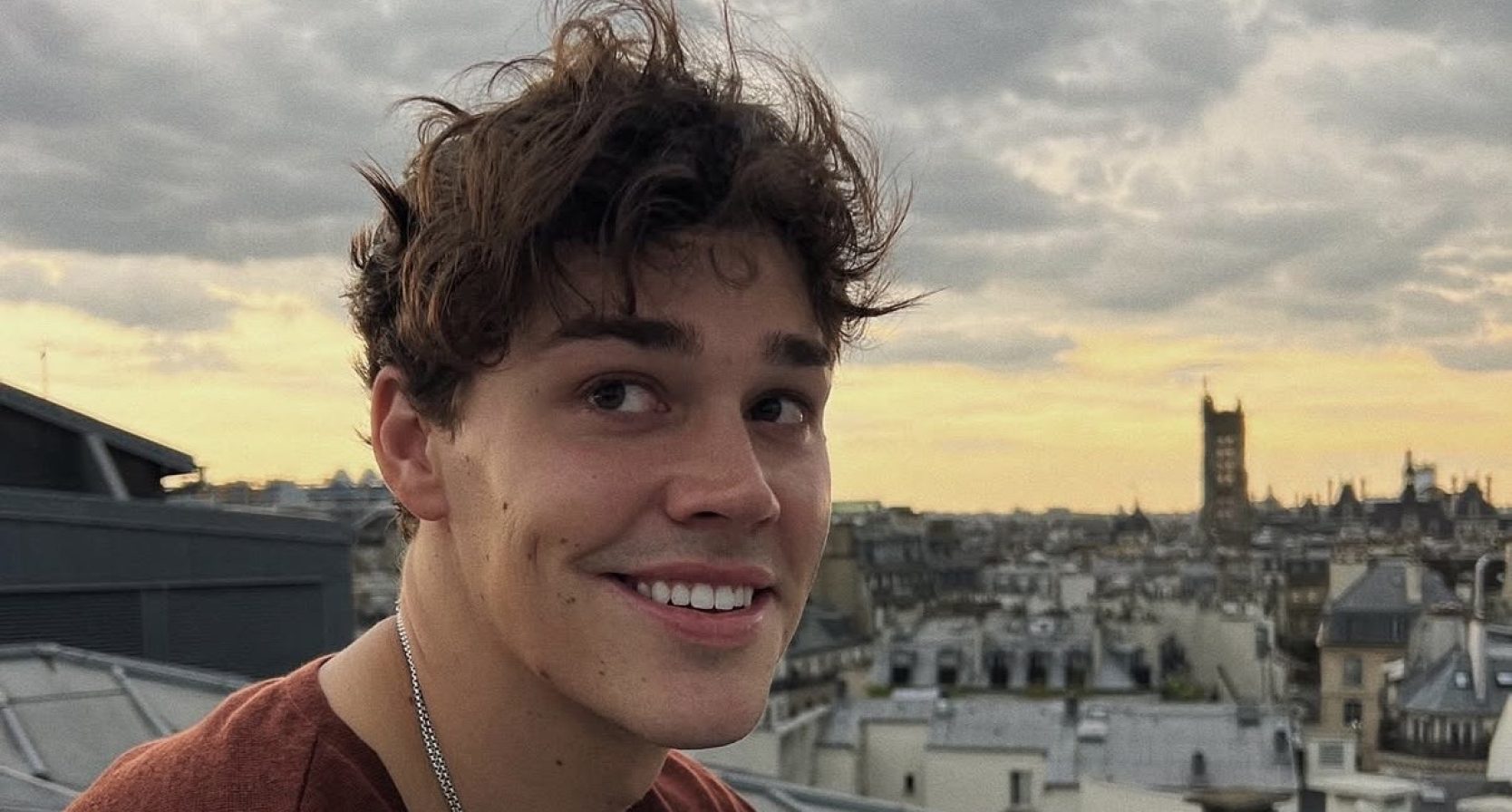 Moeder van influencer op non-actief na imiteren seksscène met haar zoon