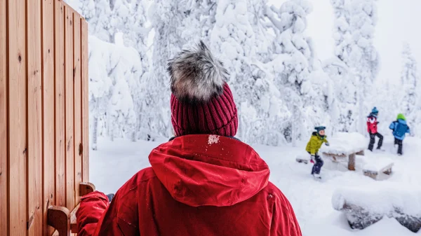 Nora over haar vakantieleed, illustratief beeld van een vrouw in de sneeuw