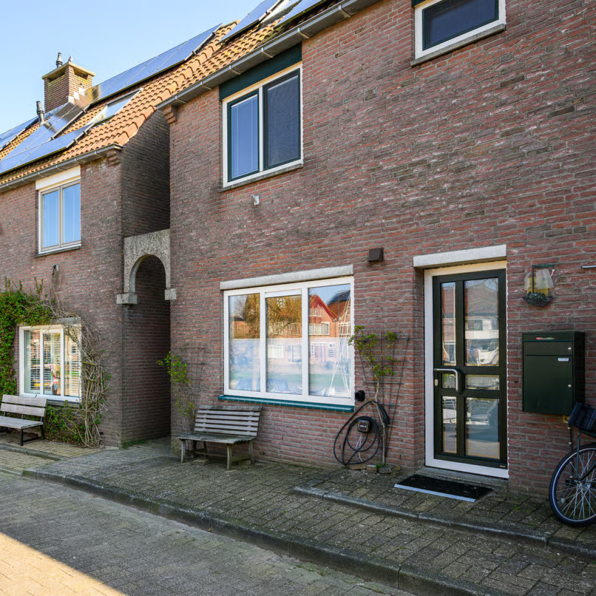 Buitenkant woning met tropische sauna