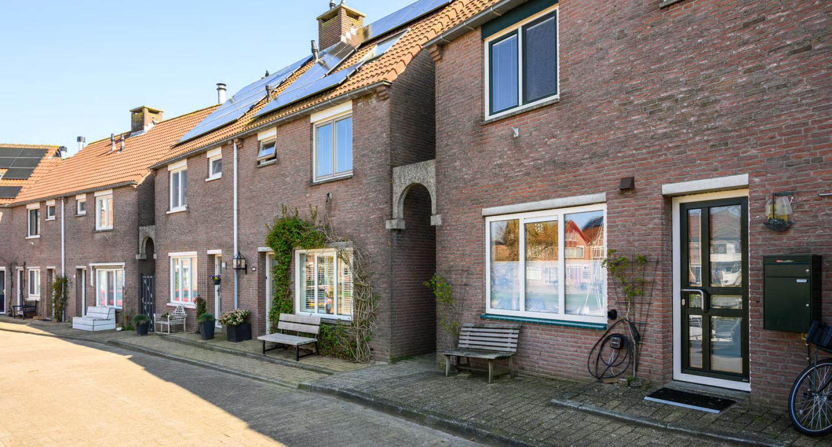 Buitenkant woning met tropische sauna