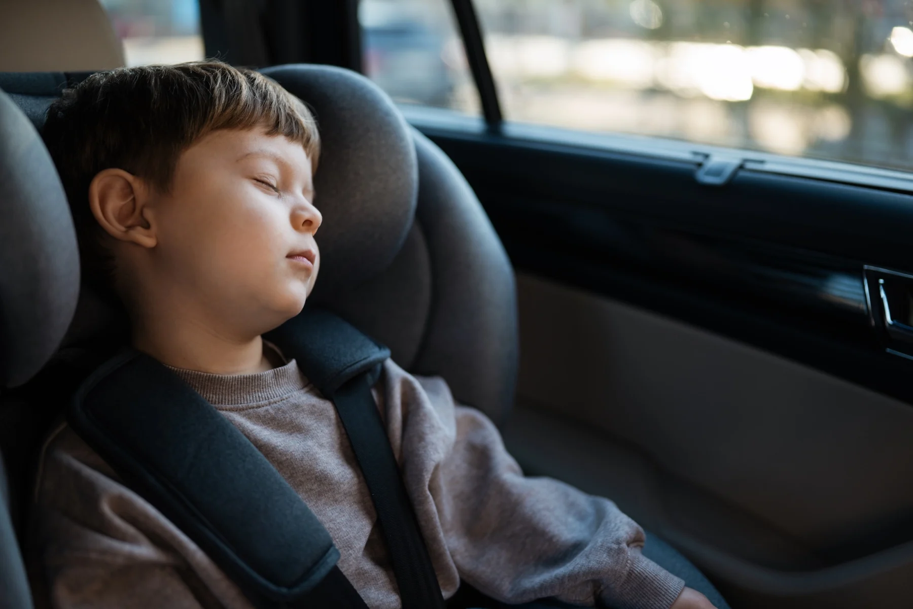 Laura’s auto mét slapend kind erin verdween spoorloos op vakantie