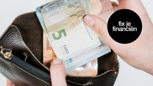 Larissa (25) spaart 1000 euro per maand: 'Ik kon eigenlijk helemaal niet met geld omgaan'