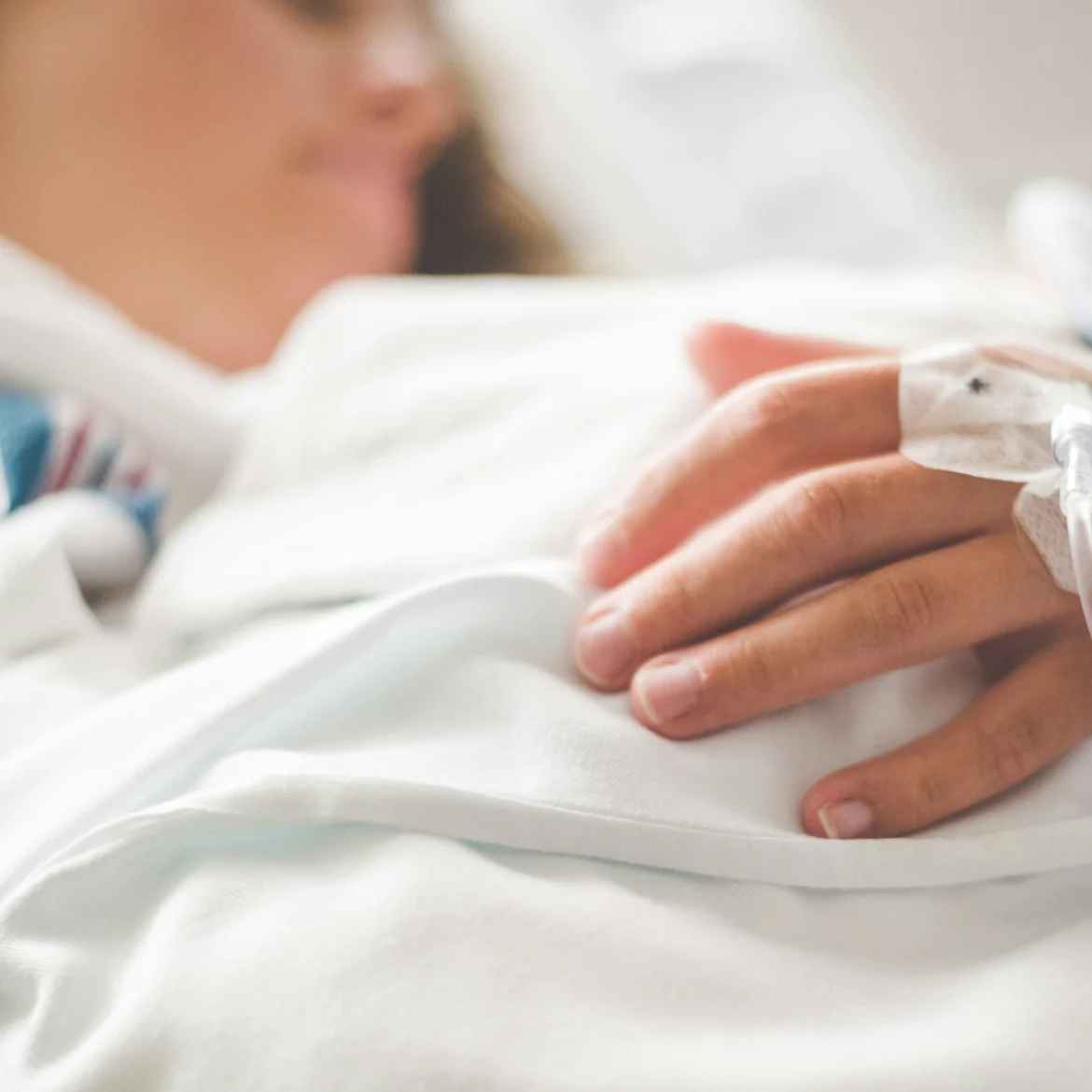 Louise en haar vriend kozen voor zwangerschapsafbreking vanwege syndroom van Down: ‘Je weet niet waar je goed aan doet’