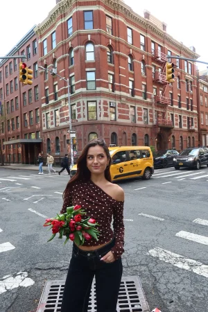 Thumbnail voor Senna huurt voor 2.000 euro piepkleine studio in New York: 'Alsof ik op een filmset woon'