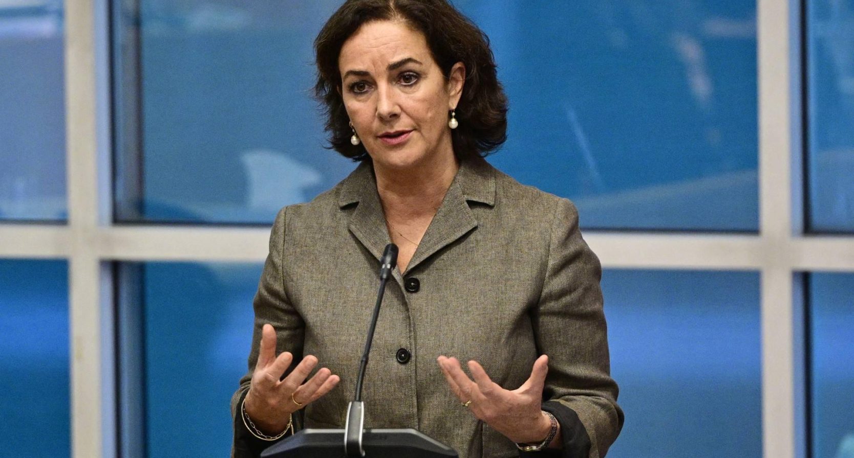 Burgemeester Femke Halsema vraagt aandacht voor vrouwen in oorlogstijd