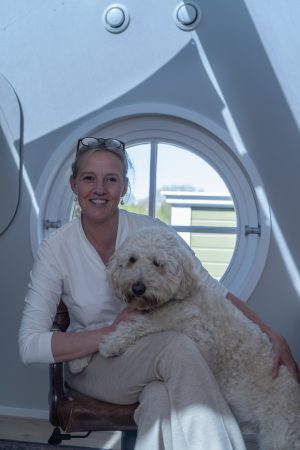 Thumbnail voor Debby verliet het bedrijfsleven en starte een haptonomie praktijk: 'Je kunt lang alsof doen, maar verliest wel een stuk van jezelf'