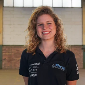 Thumbnail voor Cato werkt aan waterstof raceauto: 'Dat meiden in de techniek werken zou normaal moeten zijn'