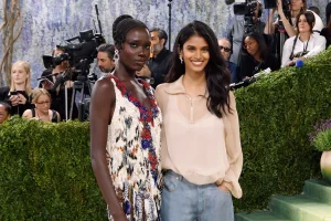 Thumbnail voor Geen jurk, maar 'jeans': waarom Chanel onder vuur ligt om casual Met Gala-look