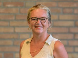 Nancy werd klasse-assistent in het onderwijs