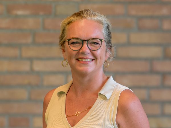 Nancy werd klasse-assistent in het onderwijs