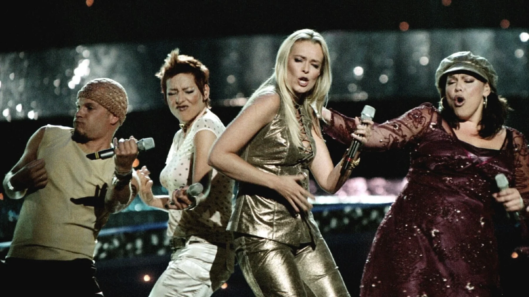 Esther Hart tijdens Eurovisie Songfestival 2003