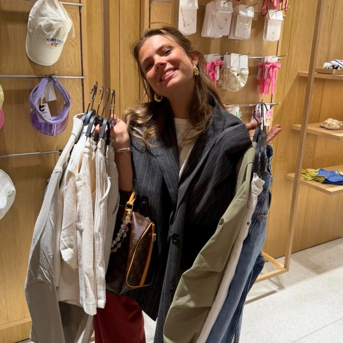 Evie (18) gaf maandelijks 3000 euro uit aan shoppen en horeca: 'Heb nu een weeklimiet'