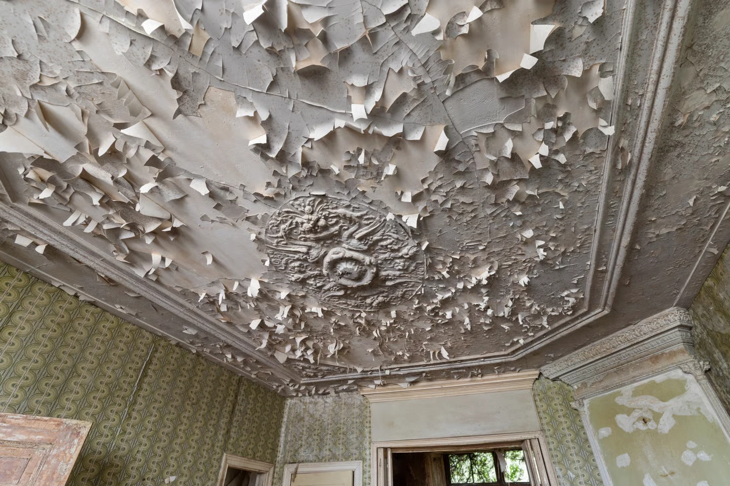 Afgebladerd plafond Spookhuis