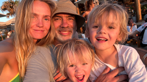 Thumbnail voor Isabel (35) is moeder, model en ondernemer: 'Eigenlijk ben ik altijd aan het werk'
