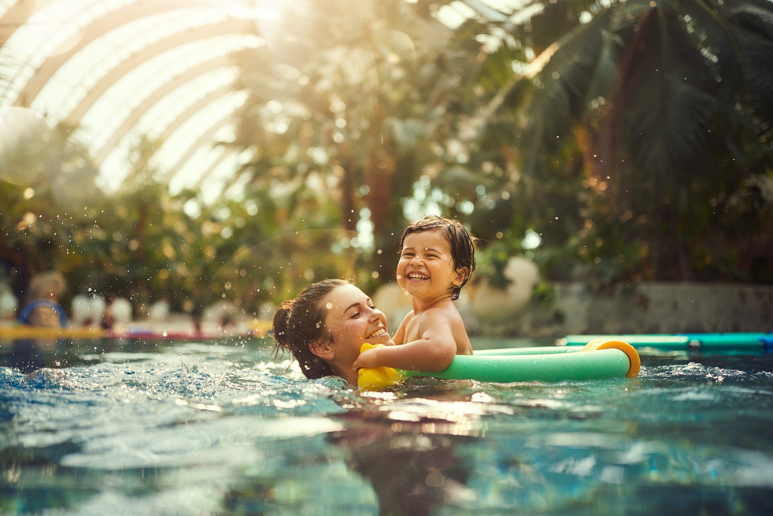 zwembad, center parcs, moeder, baby, vakantie