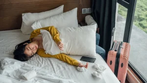 Thumbnail voor Mirte kreeg voedselvergiftiging in een wel héél smerig hostel: 'De lakens zaten vol vlekken en waren vochtig'