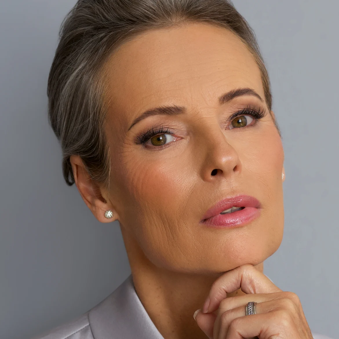 ‘Hoe vaak wil je blijven kloppen op een deur die niet opengaat?’: Annemarie over de onzichtbare pijn van haar jeugd