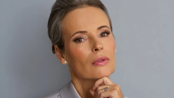 ‘Hoe vaak wil je blijven kloppen op een deur die niet opengaat?’: Annemarie over de onzichtbare pijn van haar jeugd