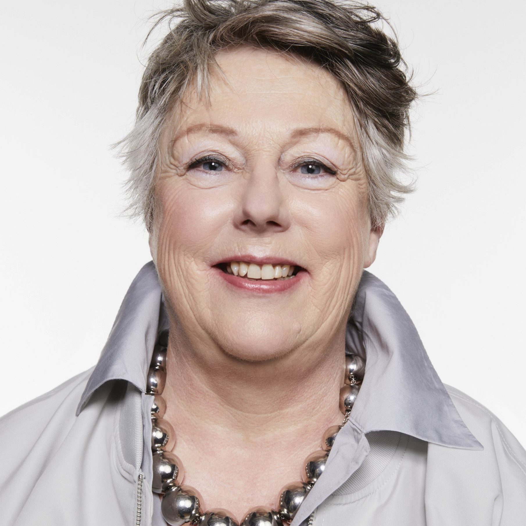 Rikki (65): ‘Ik wilde zo graag eens een kus op mijn wang, een arm om mijn schouder’