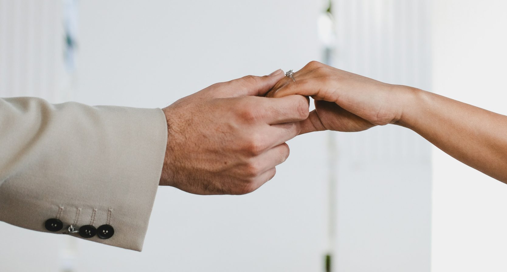 Oud-deelneemsters 'Married at First Sight UK' spreken van verkrachting tijdens opnames: 'Hij kon helemaal ontploffen'