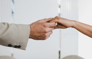 Thumbnail voor Oud-deelneemsters 'Married at First Sight UK' spreken van verkrachting tijdens opnames: 'Hij kon helemaal ontploffen'