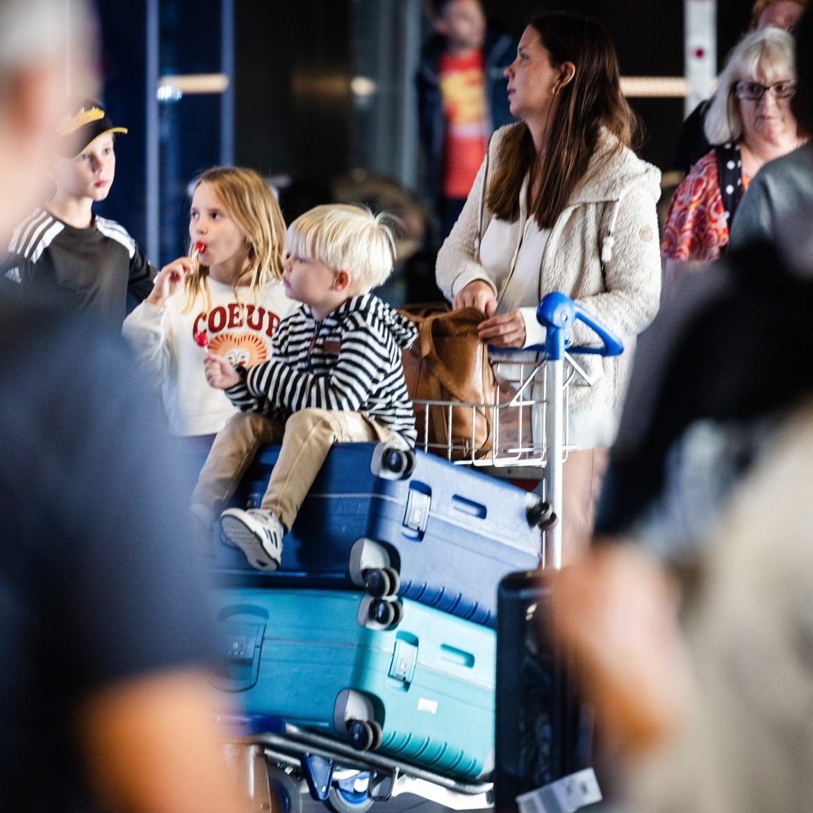 Chaos op Schiphol Airport nog lang niet voorbij: luchthaven waarschuwt dinsdag voor nieuwe wachtrijen