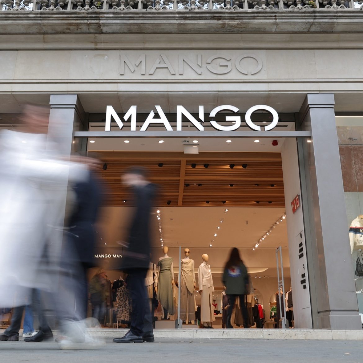 Zoon van Mango-oprichter opgepakt na dood vader tijdens bergwandeling
