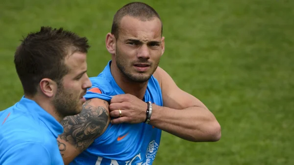 Wesley Sneijder en Rafael van der Vaart beleefden angstige momenten in Groningen: ‘Het hele hotel stond in de fik’