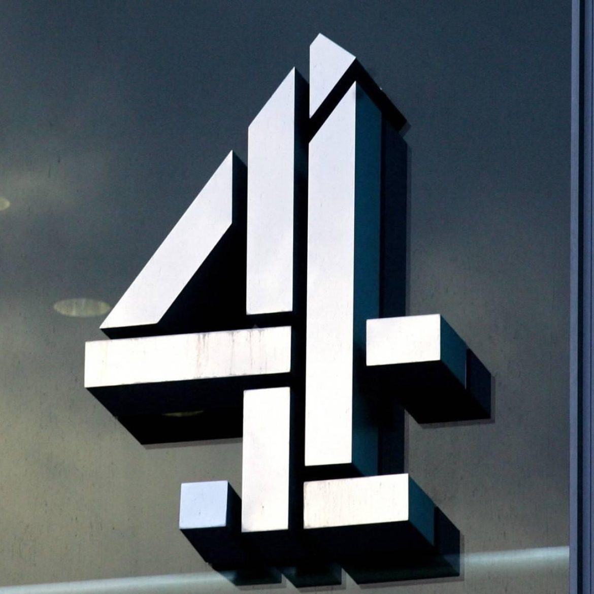 Zenderbaas zegt sorry na beschuldigingen over verkrachtingen 'Married At First Sight UK'