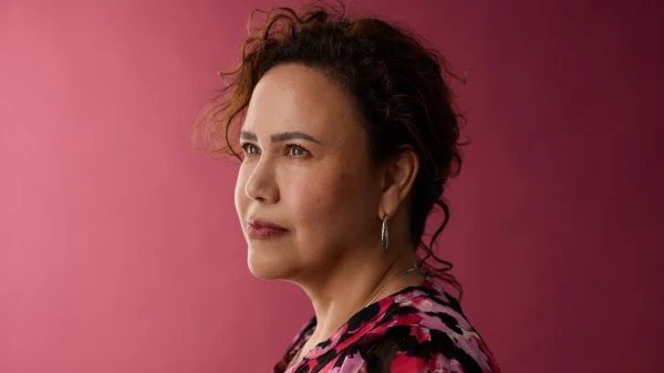 ‘Ik dacht: ik doe aangifte en dan begint mijn leven. Maar zo werkt het niet’: Monique over de breuk met haar ouders na seksueel misbruik