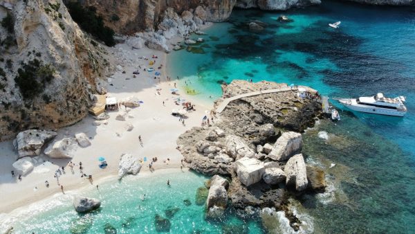 Franse toerist betrapt met 40 kilo gestolen strandzand uit Sardinië