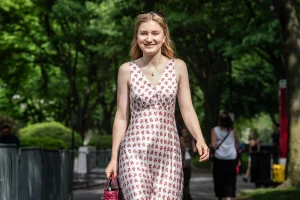 Prinses Elisabeth in Maje jurk