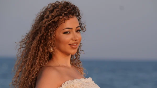 Vlogger Myriam Afram: 'Schaamde me dood toen mijn zoon uit de kinderwagen viel'