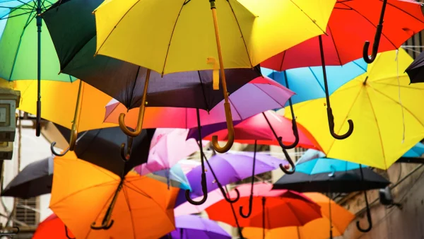 Leg je paraplu maar klaar, want het gaat (heel veel) regenen